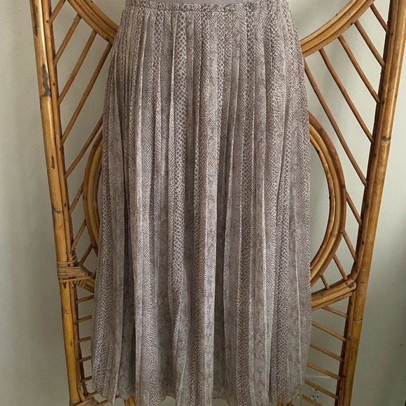 Dresses & Skirts - Banana Republic Snake Skin Brown Skirt
